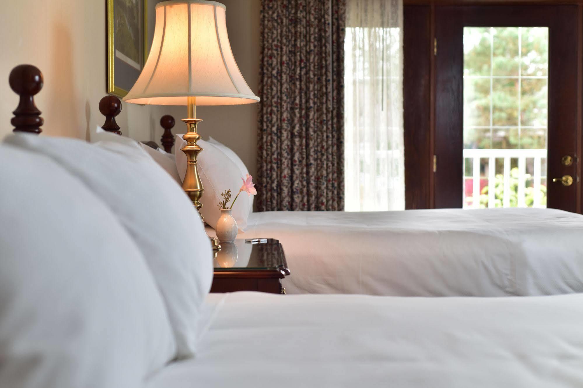The Geneva Inn Lake Geneva Bagian luar foto